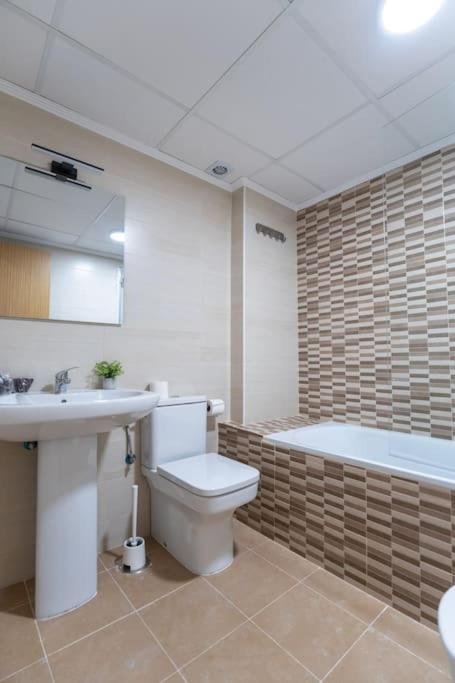 Amplio Apartamento 2 Dormitorios Cerca De La Playa อาลิกันเต ภายนอก รูปภาพ