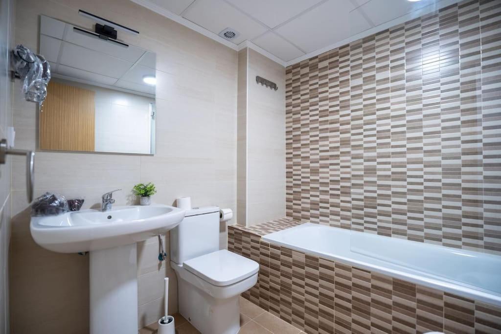Amplio Apartamento 2 Dormitorios Cerca De La Playa อาลิกันเต ภายนอก รูปภาพ